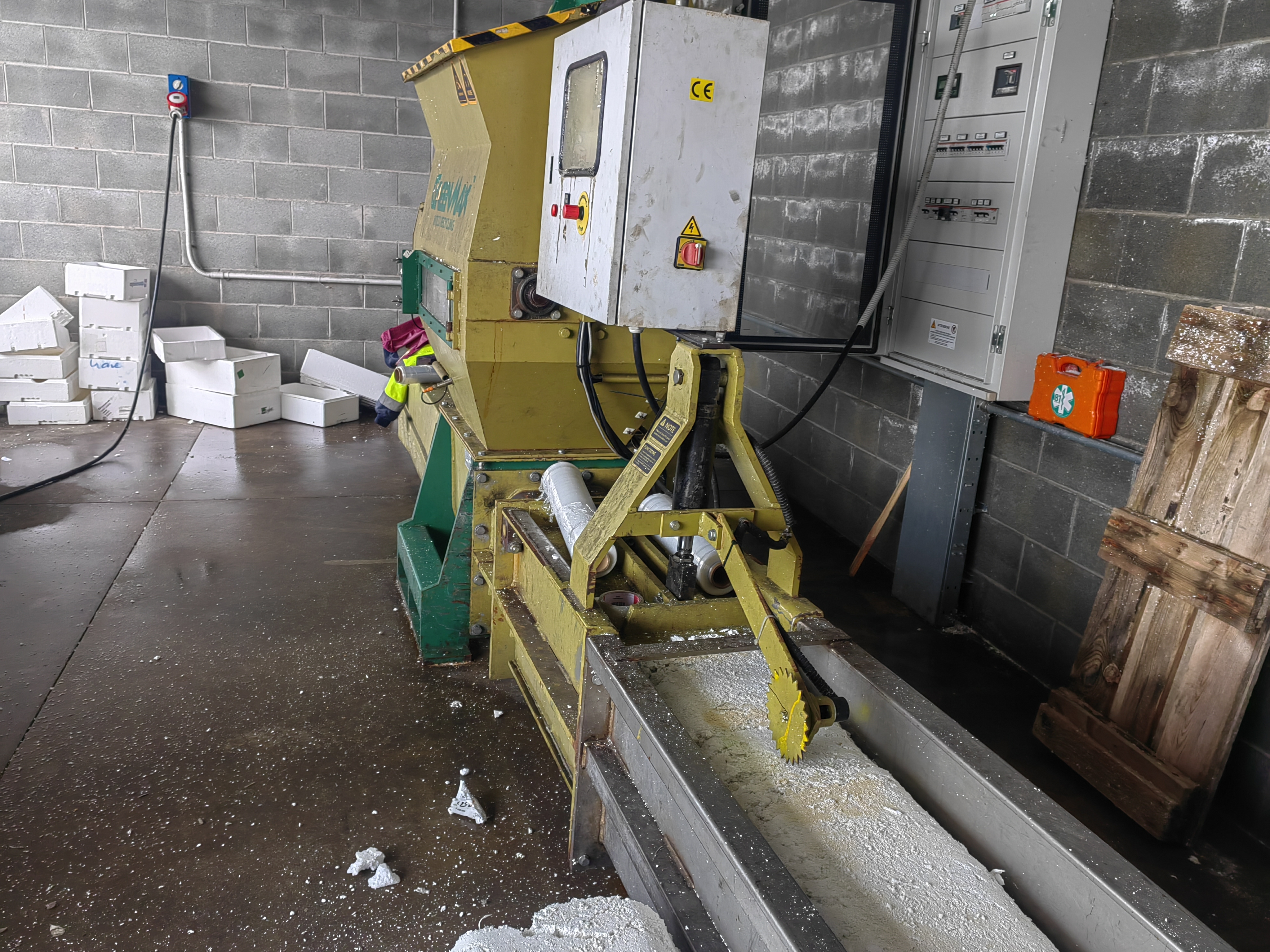 El reciclaje de unicel tiene una ventaja más beneficiosa por la ayuda del briquetadora de poliestireno expandido de la marca GreenMax