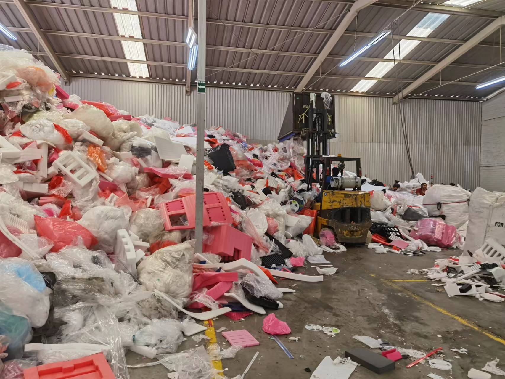 Basurama - GREENMAX Solucionando Problema de Reciclaje de Foam