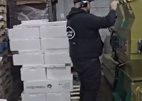 Down East Seafood---Compactadora de Plumavit Optimiza el Reciclaje de Cajas de Espuma en una Empresa Alimentaria